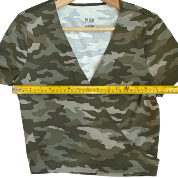 PINK Victoria’s Secret Ultimate Wrap Top Womens Medium Green Camo Athletic Top - Picture 5 of 9